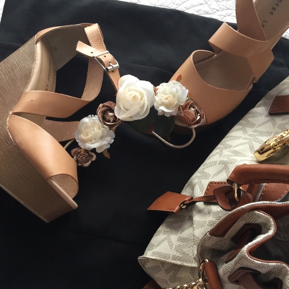 | Chinese Laundry | Leather Platform Wedges - Picture 4 of 8